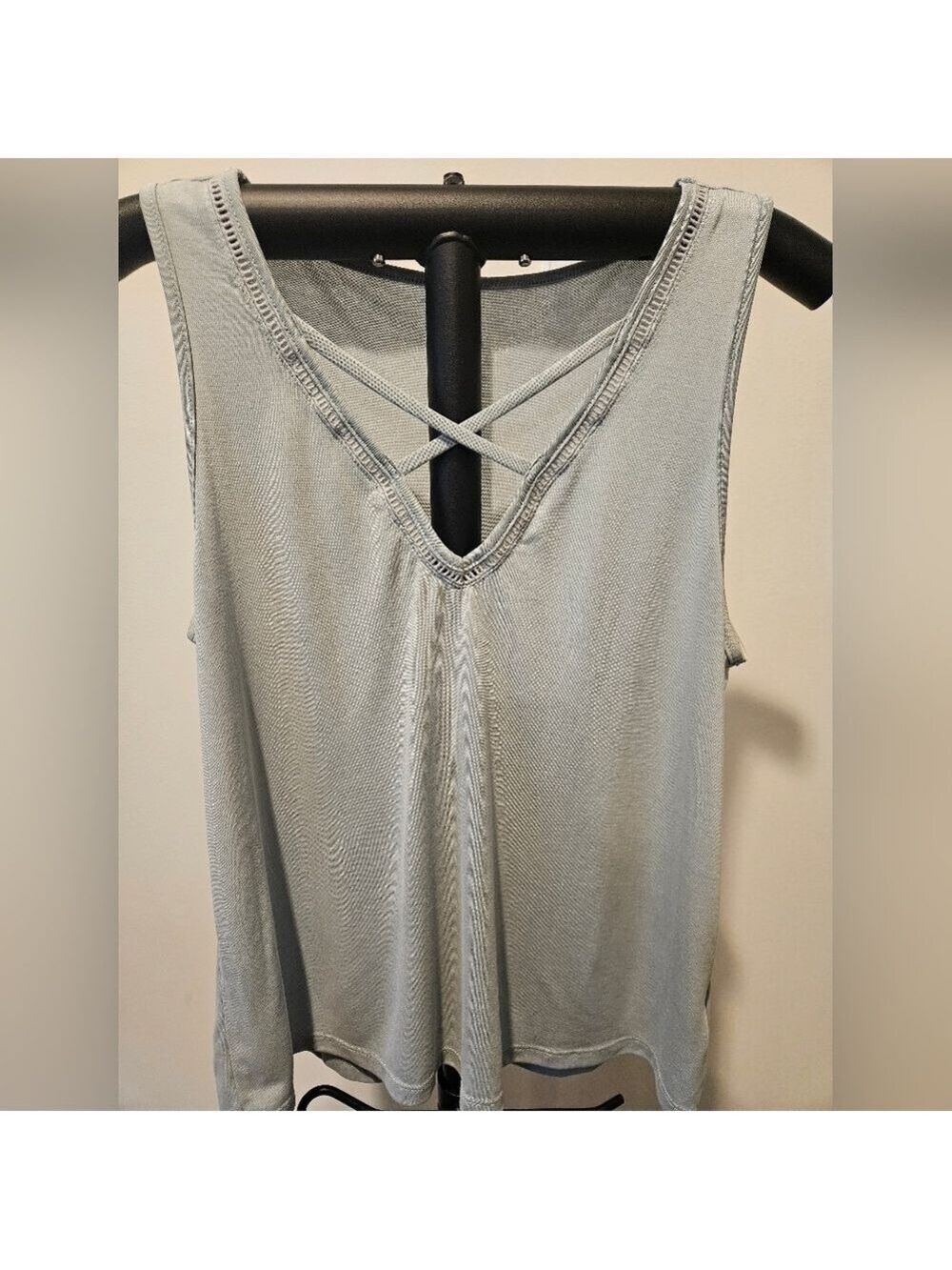 AMERICAN EAGLE OUTFITTERS SOFT & SEXY SUEDED PALE GREEN V-NECK TANK TOP SIZE M